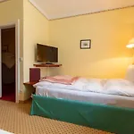 فندق مبيت وإفطار Gaestehaus Ria Pörtschach am Wörthersee