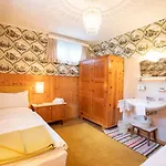 ベッド・アンド・ブレックファスト Gaestehaus Ria Pörtschach am Wörthersee