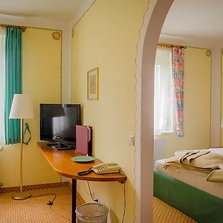 Gaestehaus Ria Bed & Breakfast 3*