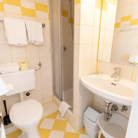 Gastehaus Ria Bed & Breakfast 3*